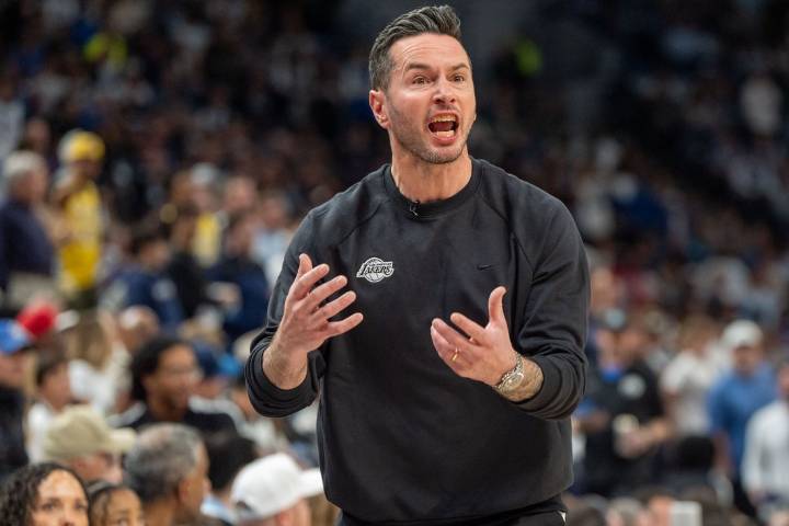 Deadspin | Lakers extend contract of coach JJ Redick after one season