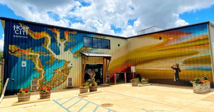 A locals-only card scores Charleston residents big deals