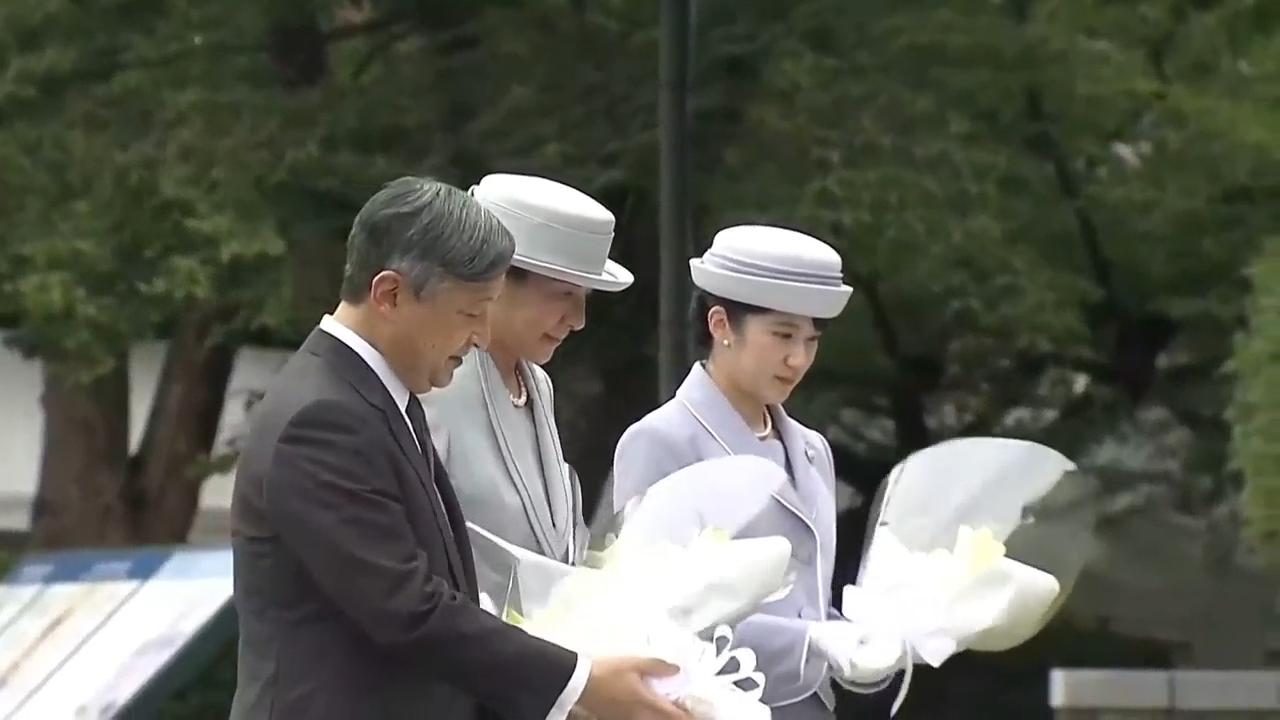 Japanese emperor and his wife and daughter pay respects to atomic bombing victims in Nagasaki