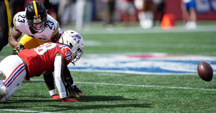 Rhamondre Stevenson reacts to his two-fumble game in Patriots' Week 3 loss to Steelers
