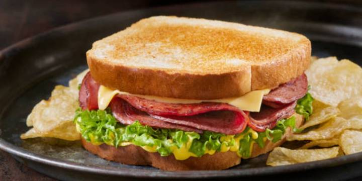 El sándwich más caro de Bogotá: denuncian presuntos sobrecostos en un contrato de la Alcaldía local de Usaquén