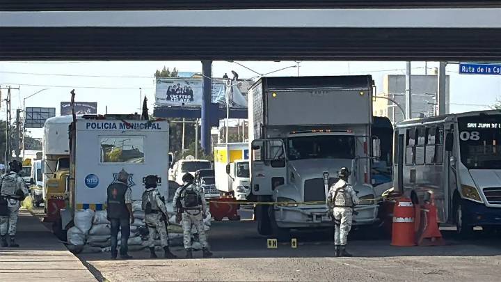 Conductor de Tractocamión se salva de ser asaltado en la Autopista Salamanca