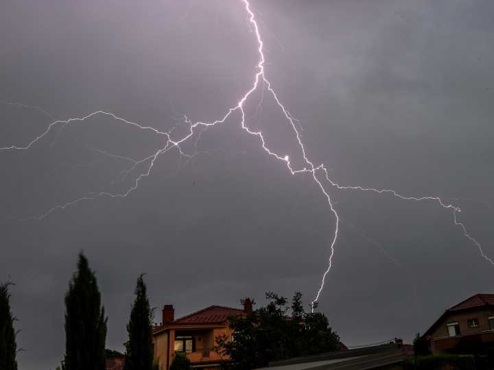 El tiempo hoy en Miami: a qué hora llega una fuerte tormenta eléctrica este martes 2 de septiembre 2025