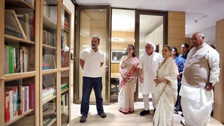 On Manmohan birth anniversary, Congress opens library named after him at its Delhi office