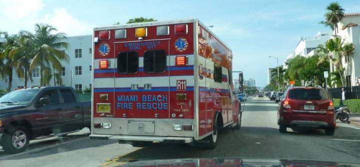 Momentos de pánico en Miami Beach: fuego obliga a evacuar a casi un centenar de huéspedes, aunque no se reportaron heridos