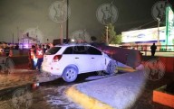 Fuera de peligro madre e hija tras caída de espectacular en supermercado