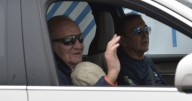 El Rey Juan Carlos I alarga su estancia en Galicia, tras la regata