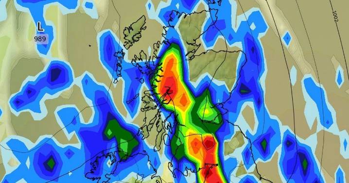 Met office warns of ‘blustery showers and thunder’ as 4 Scots areas issued flood warnings