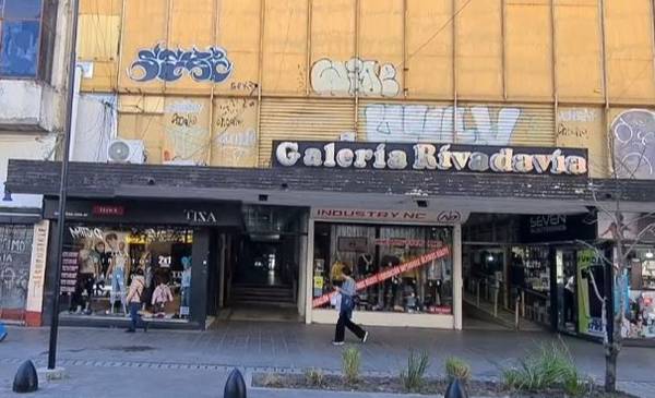 VIDEO. Cierra la histórica Galería Rivadavia de La Plata, la nostalgia de los comerciantes y vecinos