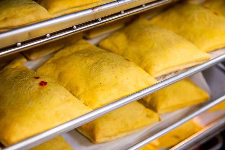 Toronto bakery behind legendary Jamaican patties closes down, again