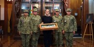 Comparte Sheinbaum cómo confeccionan la Banda Presidencial