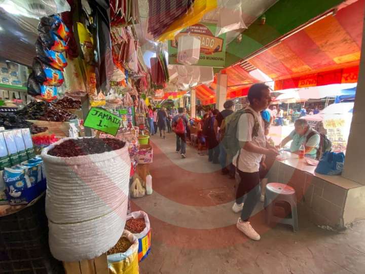 Vendedoras de enchiladas de canasta piden se les respete su lugar de venta