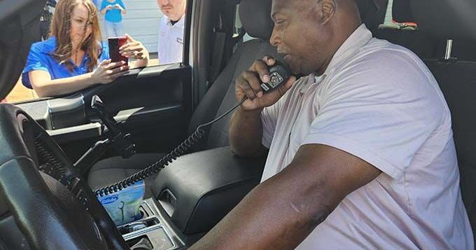 Jasper Police Officer Gerald Hudson heads home after 29 years of service