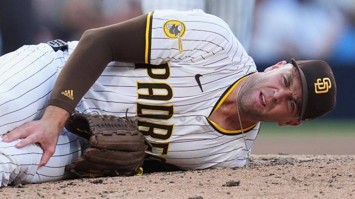 Padres reliever Jason Adam carted off field with left leg injury