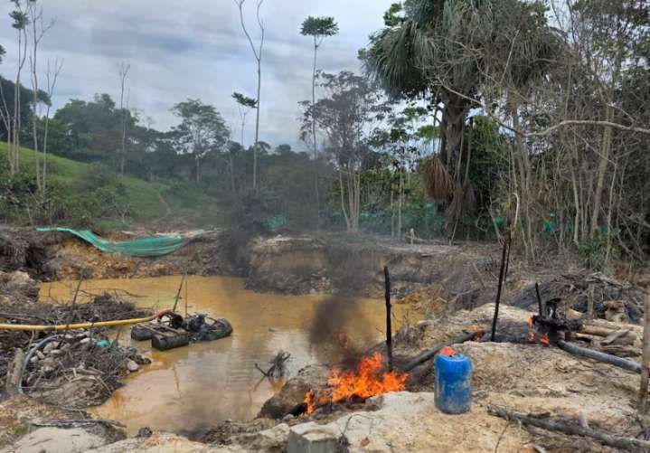 Minería ilegal en Caquetá: Ejército captura a siete y destruye maquinaria