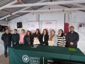 Apicultoras de Bulnes y Quillón suscriben convenio con Santo Tomás para fortalecer monitoreo tecnológico de colmenas.