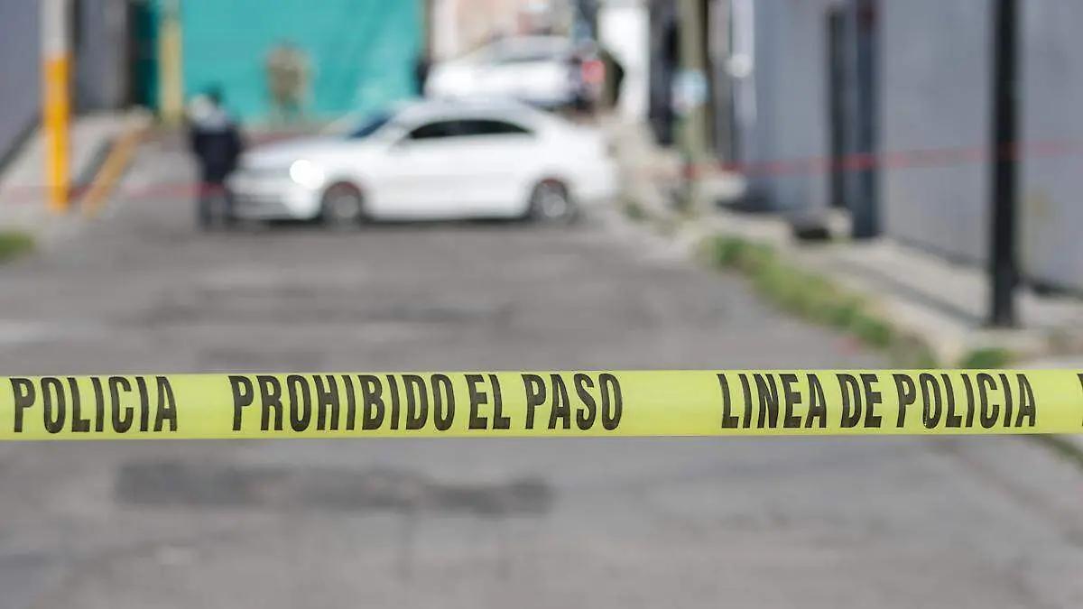 Vecinos de Bosques de Los Héroes reportan fuerte olor y descubren cuerpo en descomposición