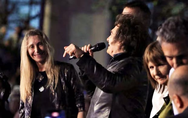 “Está escupiendo al cielo y le cae en la cara”: Durán Barba analizó el discurso de Milei en Córdoba