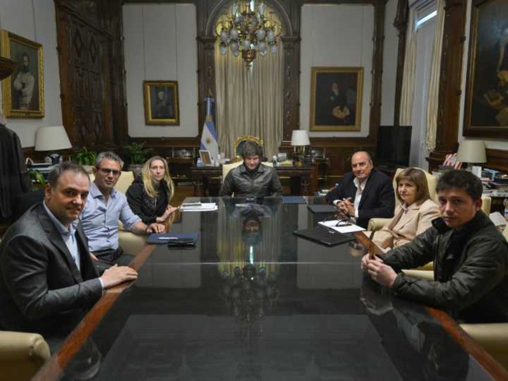 Primer mensaje de la mesa política de La Libertad Avanza tras la derrota electoral: "Vamos a defender este proyecto con uñas y dientes"