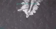 Primeras imágenes del ataque de EE.UU. a un barco con droga proveniente de Venezuela: 11 muertos