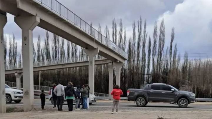 La Escuela 204, atrapada por la Ruta 7: protesta de padres ante la creciente inseguridad vial