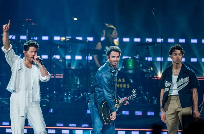 The Jonas Brothers to return to Michigan around both Thanksgiving and Christmas