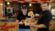 Una hamburguesa de cocido con lacón, chorizo y grelos