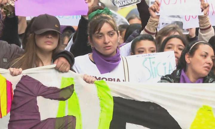 Triple femicidio: arrancó la marcha en Plaza de Mayo para reclamar justicia por Brenda, Lara y Morena