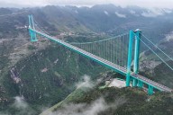 Abre China al tráfico el puente más alto del mundo