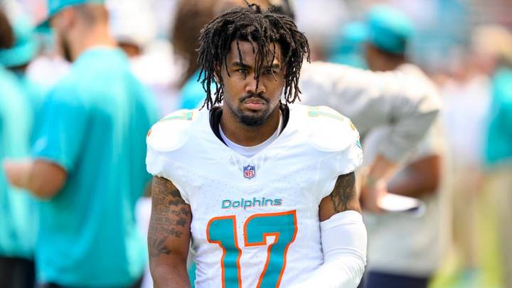 NFL news roundup: Dolphins WR Jaylen Waddle to test shoulder ahead of Bills game