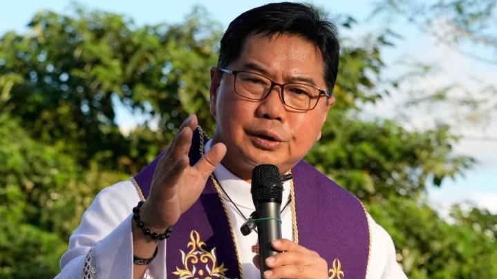 Filipino priest who fought Duterte's brutal drug crackdown among Magsaysay Award winners