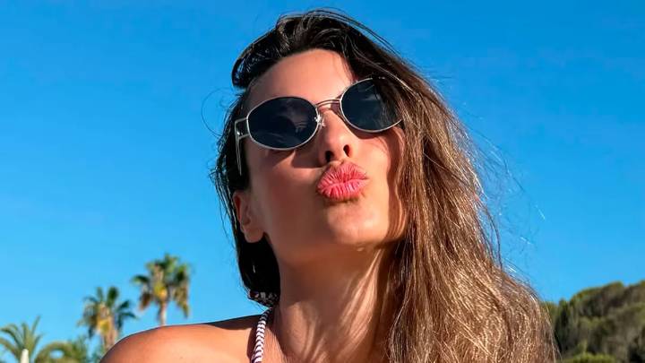 Desde la Polinesia, a sus 47 años Pampita se animó a la bikini extra small tendencia