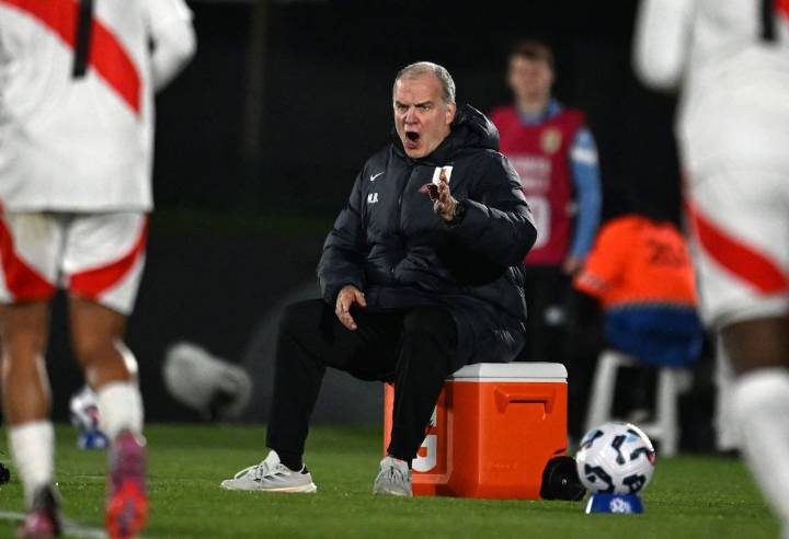 "Una buena forma de clasificar". Bielsa y su Uruguay estarán en el Mundial: la ilusión, los escándalos y una goleada sin euforia