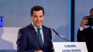 Juanma Moreno rebaja impuestos a los dueños de mascotas: hasta 100 € por animal y más deducciones si es adoptado