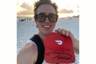 19-year-old 'DoorDashes' across America to honor mom's cancer fight