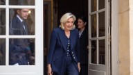 Le Pen da por liquidado el Gobierno de Francia y exige elecciones "ultrarrápidas"