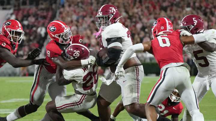 Alabama lineman weighing 365lbs has fans 'jumping out of seat' after 'terrifying' screen pass play call against Georgia