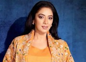 Rupali Ganguly enjoys a fun dandiya night amidst the soulful voice of Falguni Pathak
