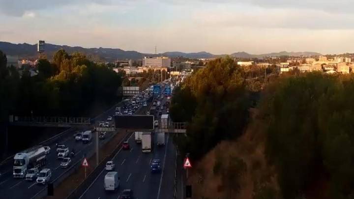 Atascos en Cataluña: un accidente, cinco averías y unas obras entorpecen el tráfico este martes