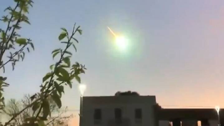 Impresionante fenómeno: una deslumbrante bola de fuego atraviesa el firmamento argentino