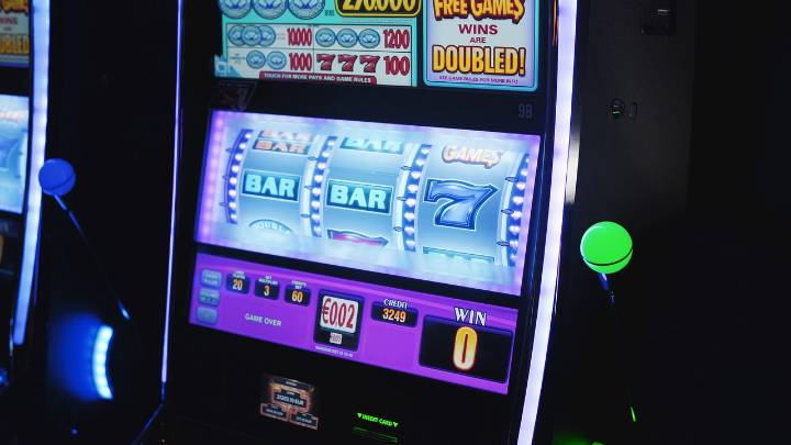 Nuevo proyecto contra el juego ilegal: Estas son las medidas que buscan frenar casinos clandestinos en Chile