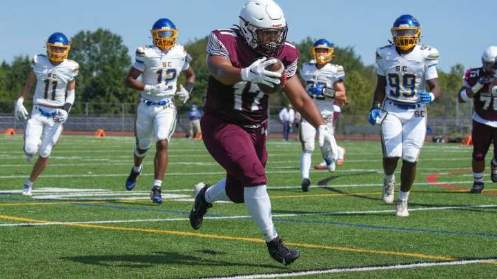 Hodgson outlasts Sussex Central, 44