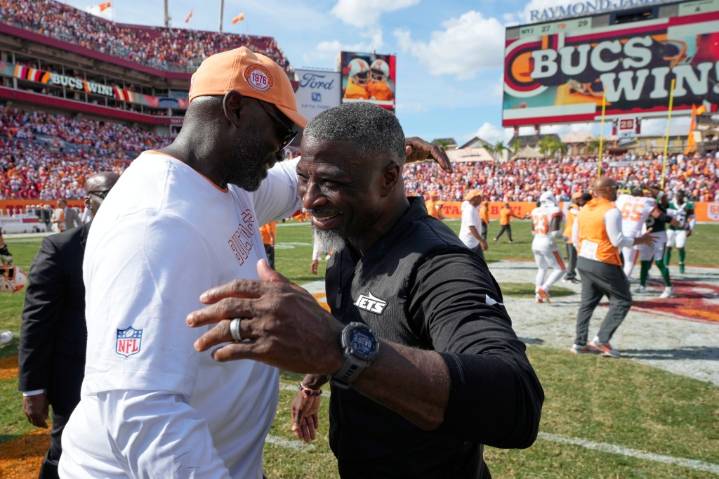 Aaron Glenn says this is not the 'same old Jets' after loss to Bucs