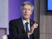 El Banco Central sale a buscar dólares entre los freelancers y ajusta el cepo para los gerentes bancarios y sus familiares
