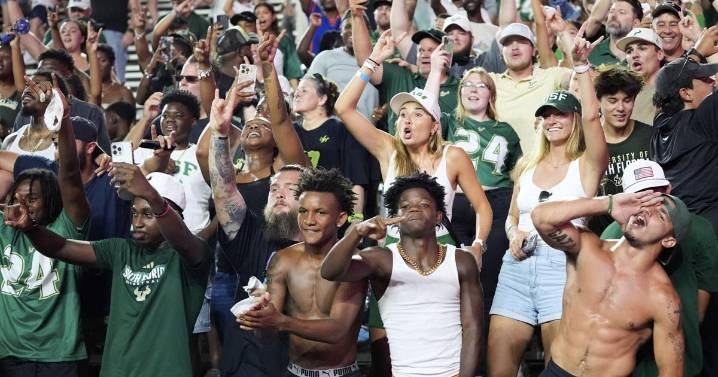 South Florida assistants temporarily cause elevator stoppage amid Swamp celebration