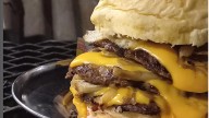 Parador Texas cumple años y lo celebra con hamburguesas a $1.000