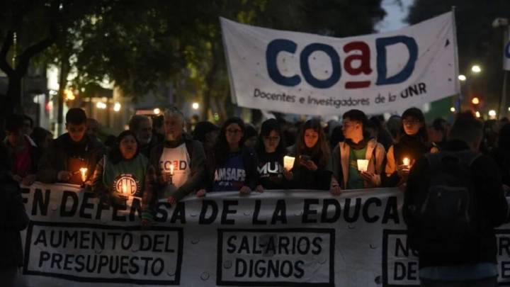 Marcha de antorchas: sindicatos y estudiantes se movilizan contra el ajuste