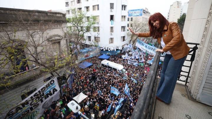 El posteo de Cristina en plena movilización de sus seguidores: "Gracias por..."