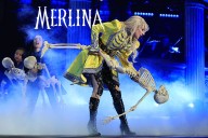 “Una visión venenosa”: mira la primera imagen oficial de Lady Gaga en “Merlina”