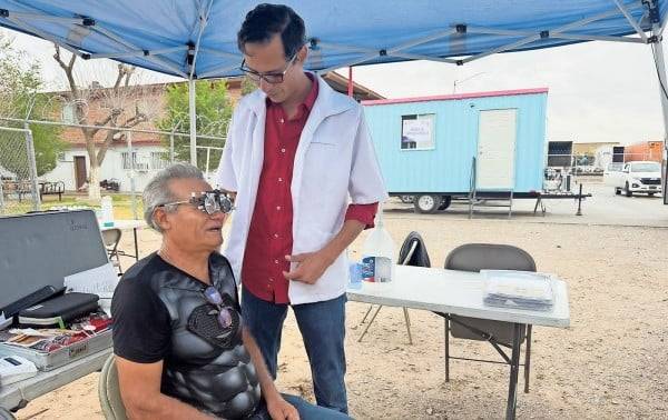 Reciben personas migrantes atención médica gratuita